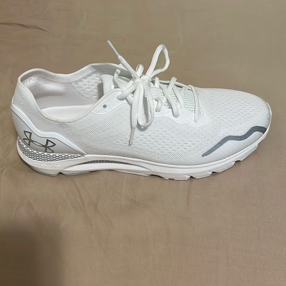 Like New UA HOVR Sonic 6 - Picture 1 of 5